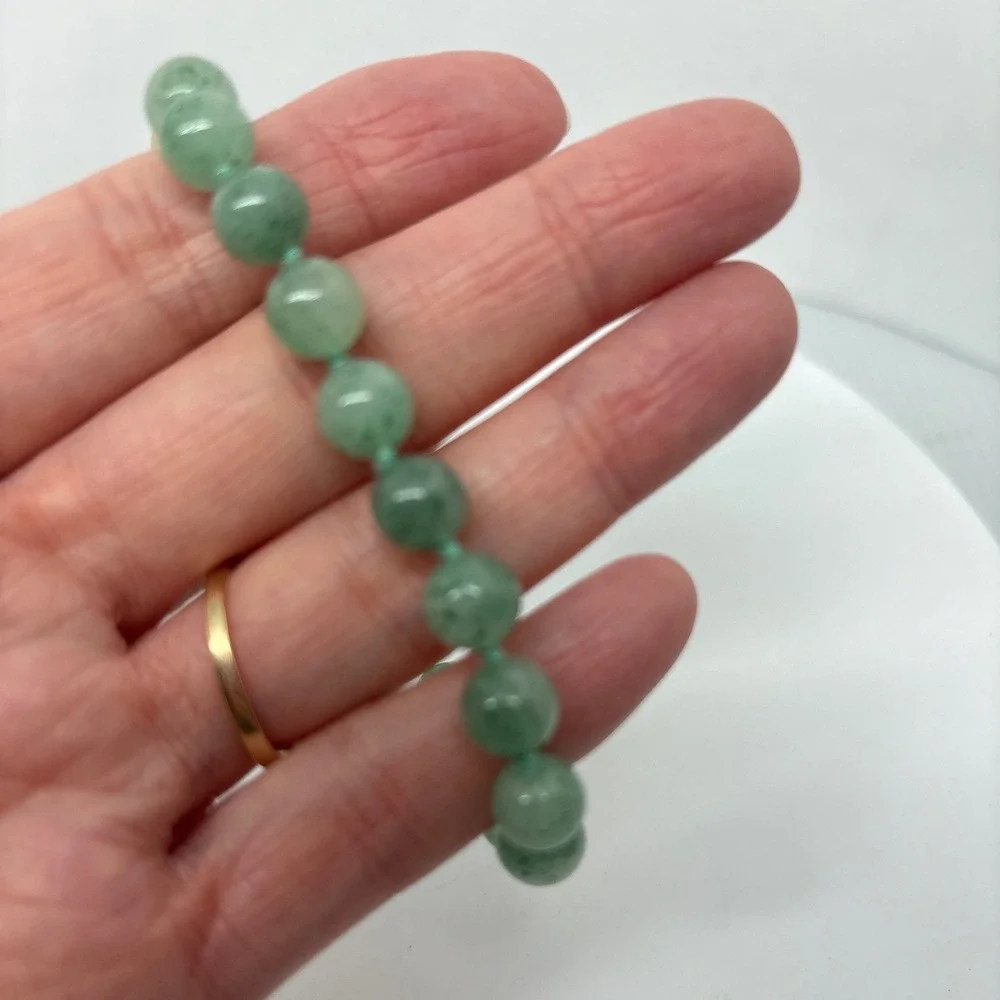 Green Aventurine‎ Beaded Bracelet Knotted Gold Tone Box Clasp 7.25 Inch Vintage